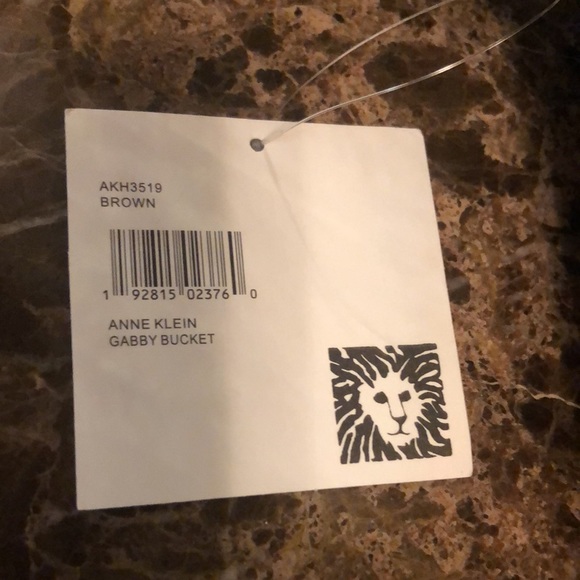 NWT ANNE KLEIN "GABBY BUCKET" BROWN LEATHER TOTE - Picture 8 of 8